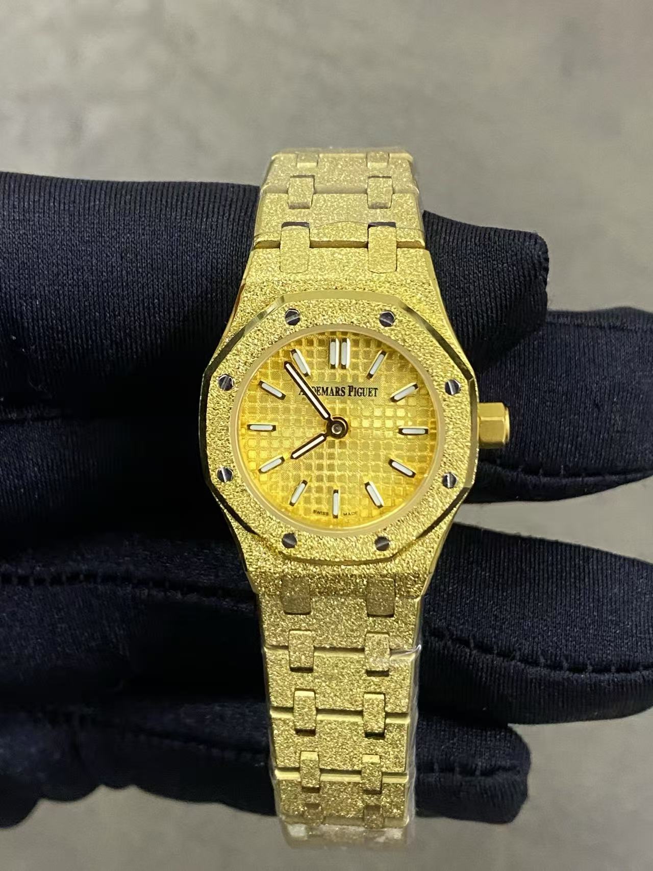 Audemars Piguet Royal Oak Mini Frosted Gold Quartz 23mm Yellow Gold
