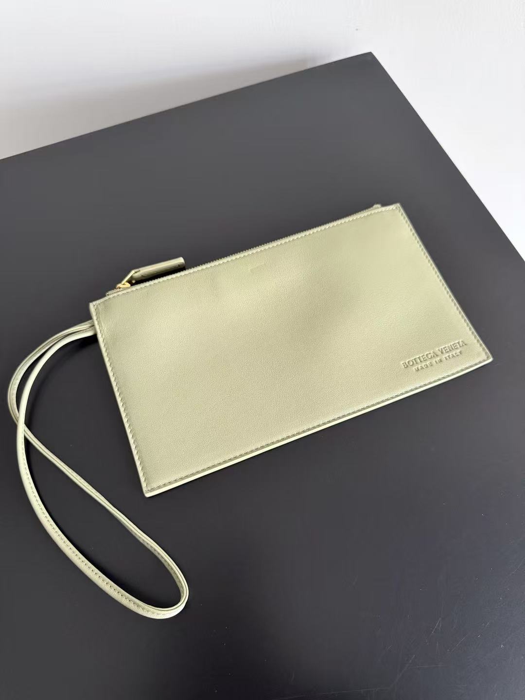BV Reversible Tote Bag 43cm Intreccio Pistachio Green Chocolate Calfskin Suede