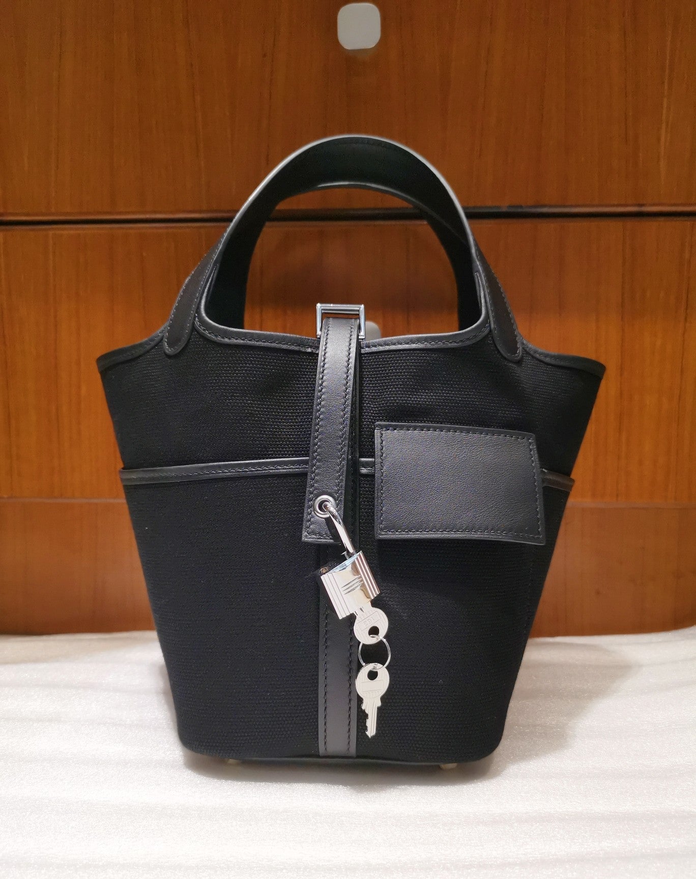 HM Picotin Lock 18CM Pocket Handbag Black Swift Canvas
