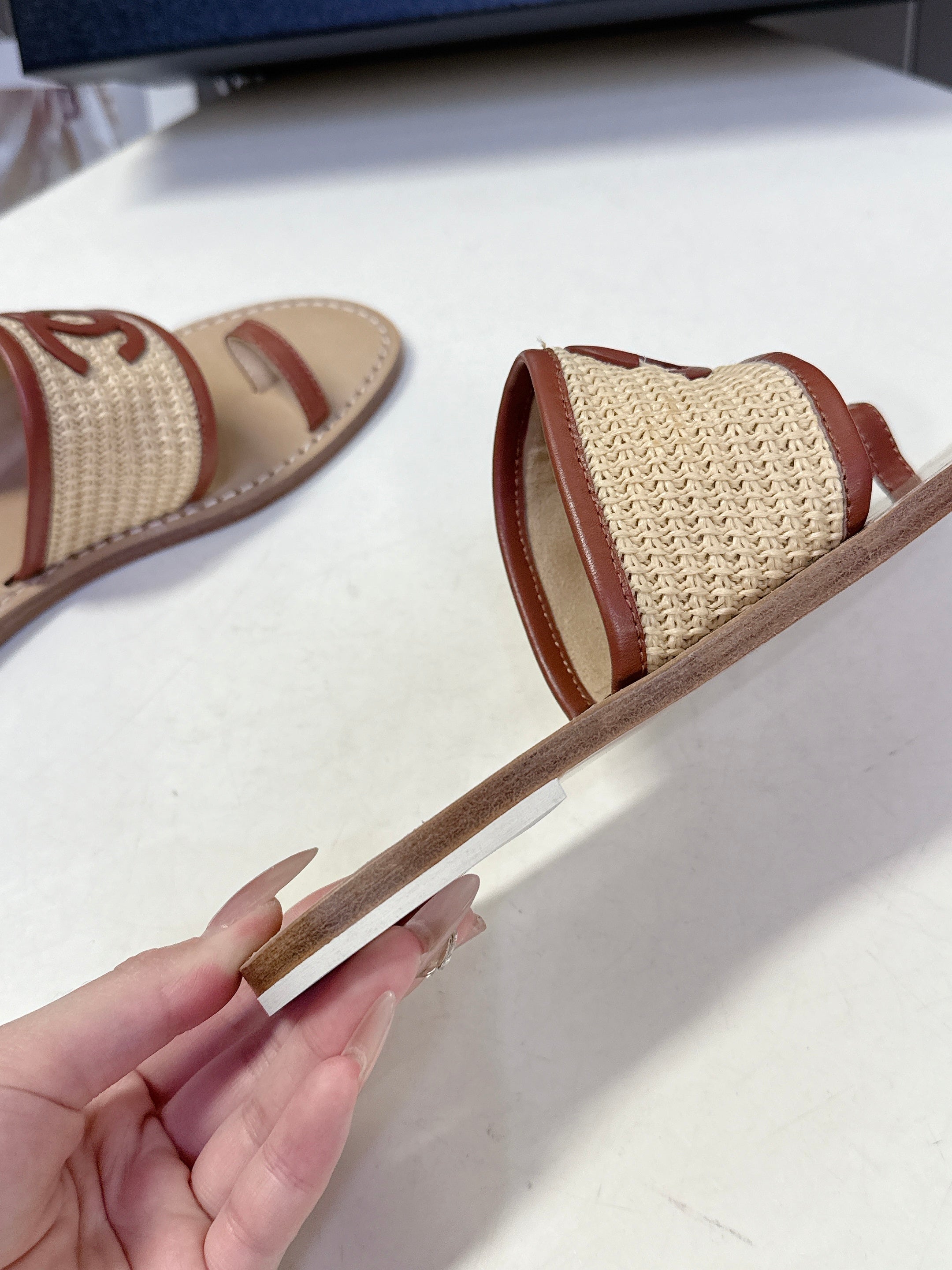 CC 2026 Open-Toe Shoes Beige Brown Sheepskin Raffia