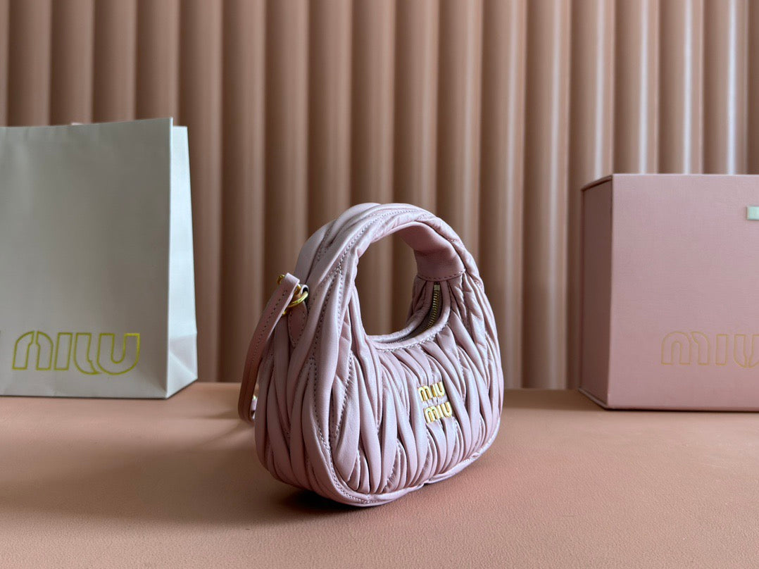 Miu Wander Matelassé Shoulder Bag 17.5cm Pink Lambskin