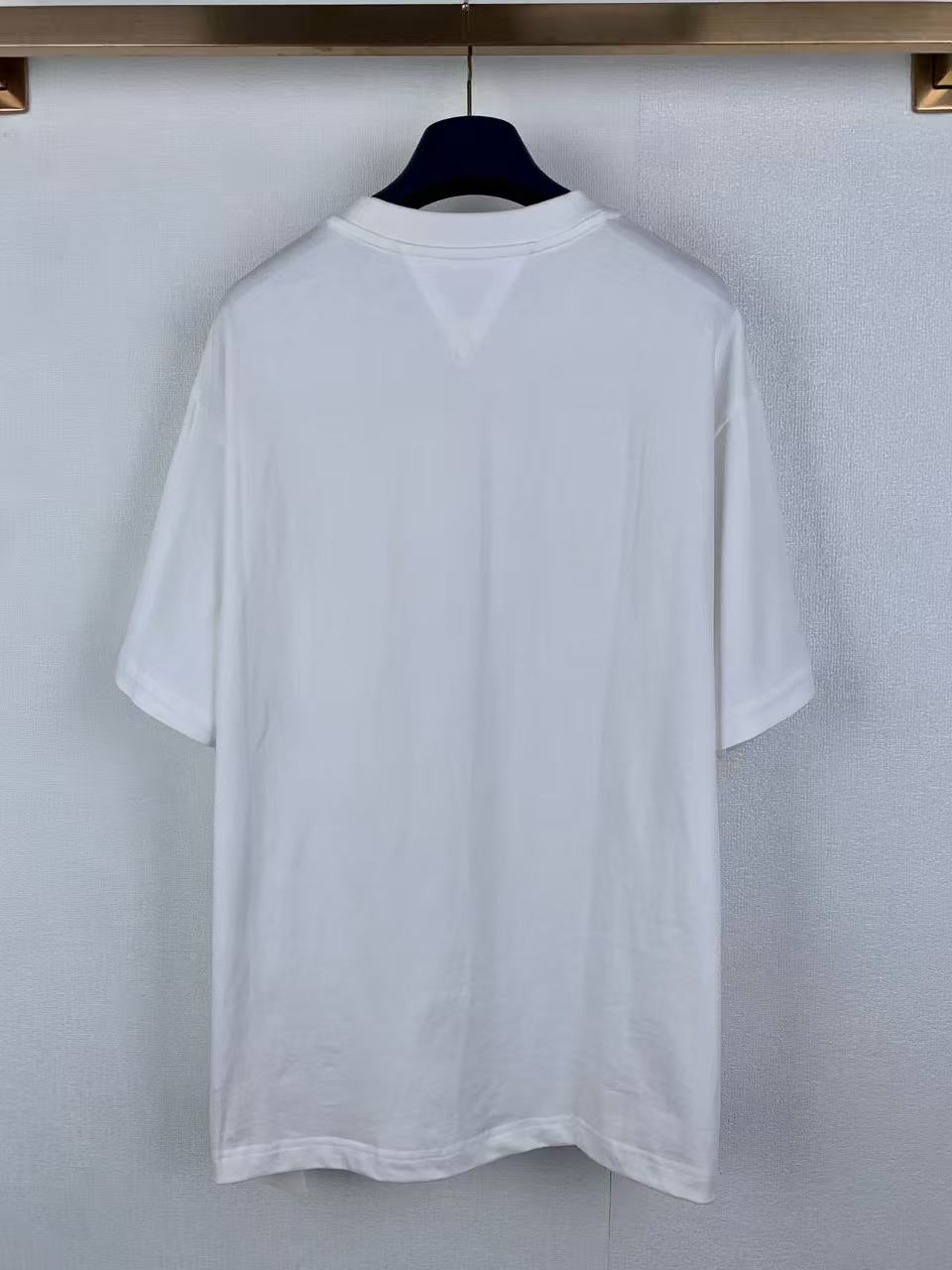 BV T-shirt with a leather-trimmed chest pocket in Cotton