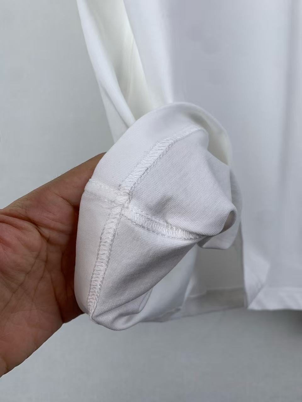 BV T-shirt with a leather-trimmed chest pocket in Cotton