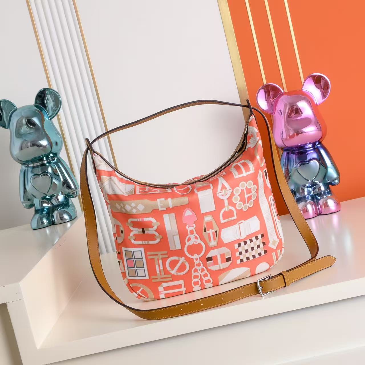 HM Sursoie To Go Pouch 22.5CM Orange Swift Canvas