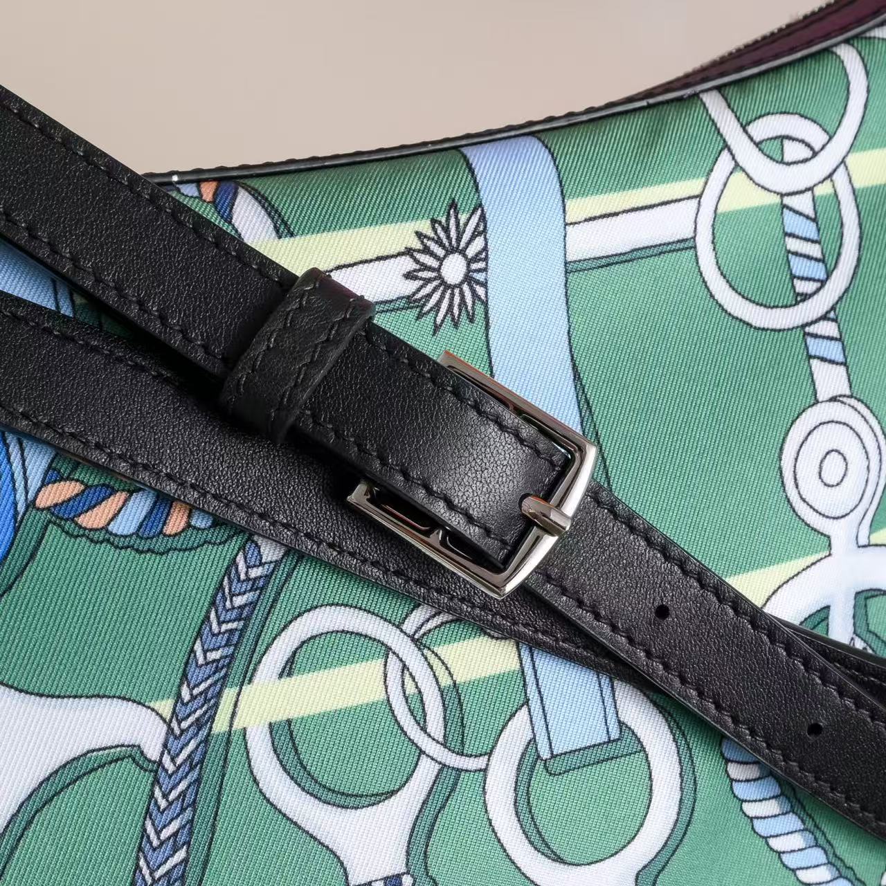 HM Sursoie To Go Pouch 22.5CM Green Swift Canvas