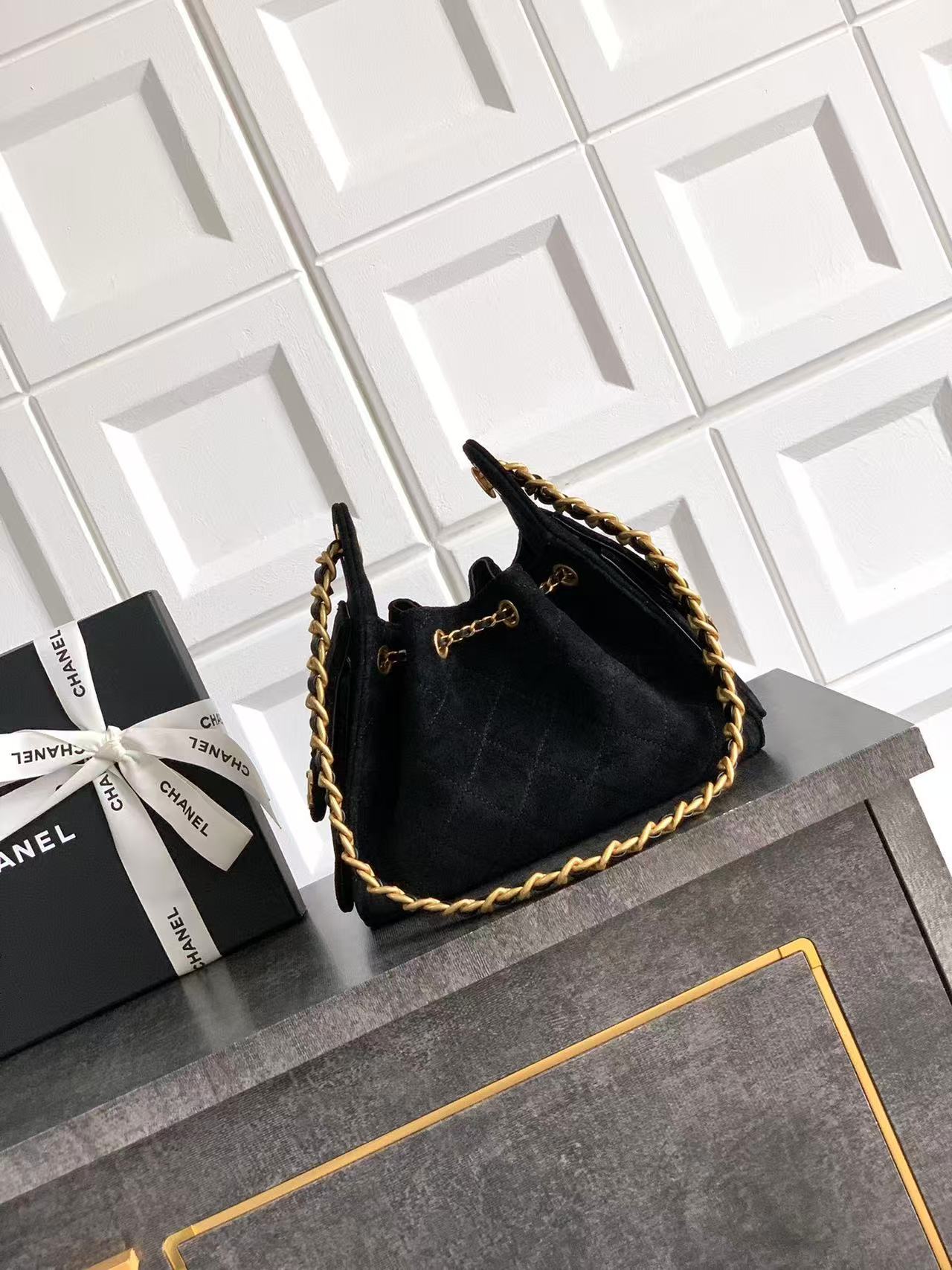 CC 25C Hobo Bag 22cm Black Suede