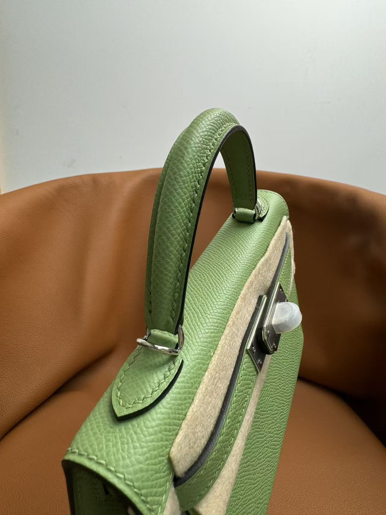 HM Kelly Green Pastel Epsom Leather SHW  (19 x 12 x 6cm)