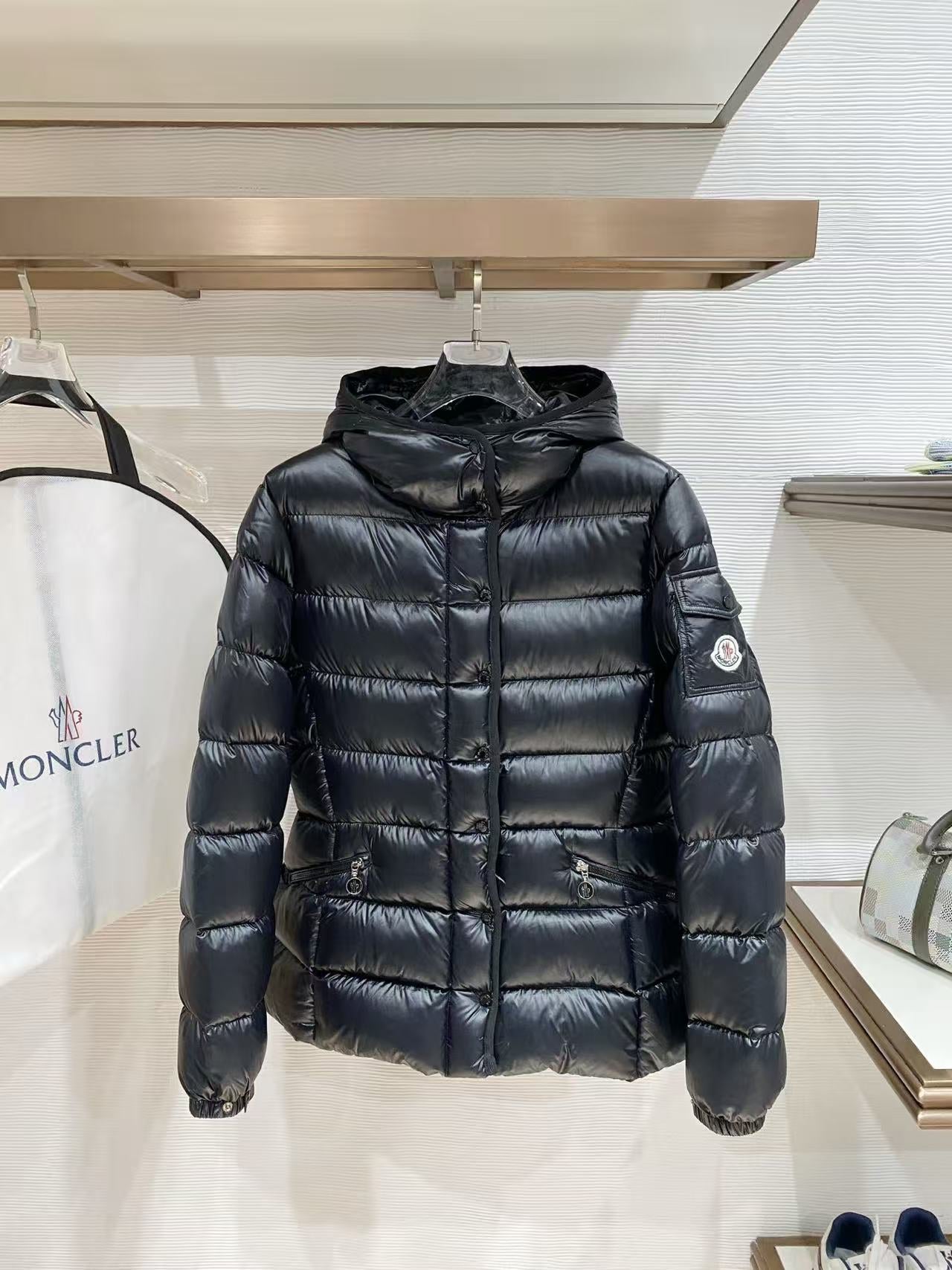 Moncler 26s Barante Hooded Short Down Jacket