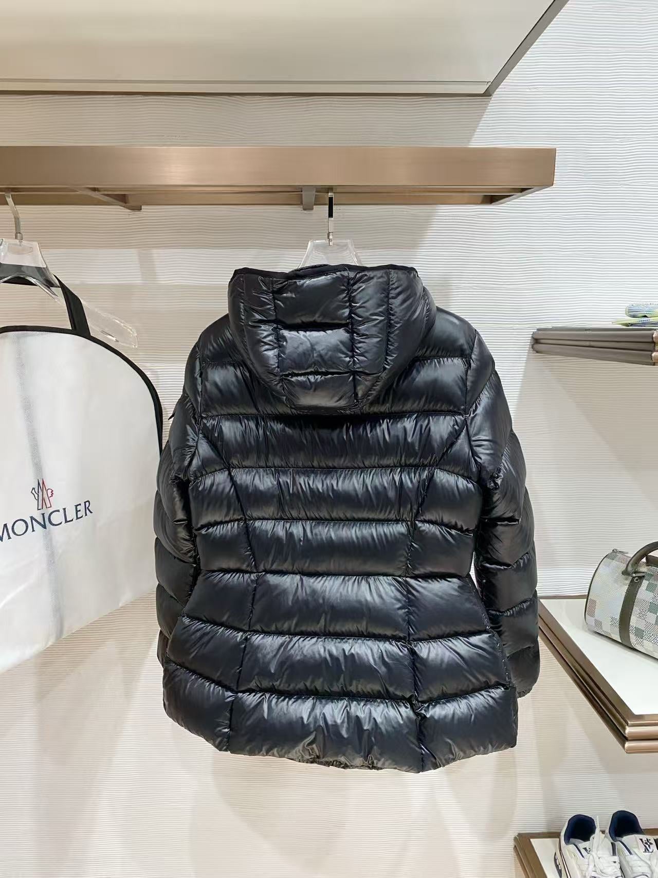 Moncler 26s Barante Hooded Short Down Jacket