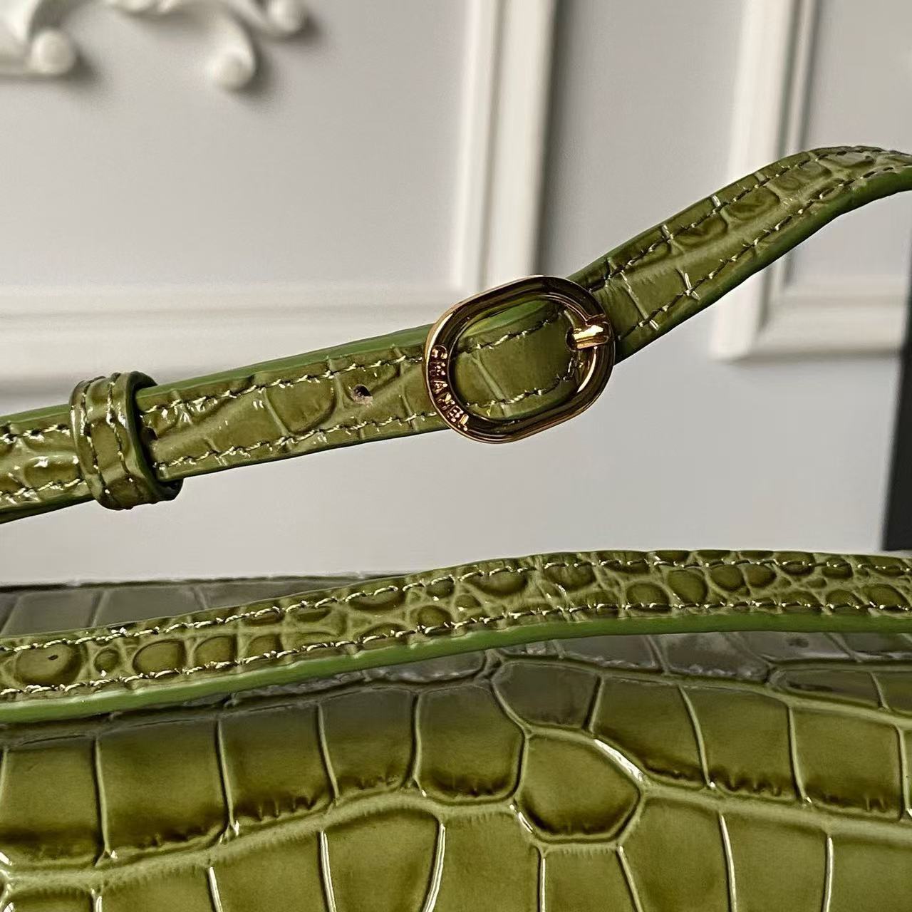 CC 26s Flap Bags Olive Green Crocodile-Embossed Leather