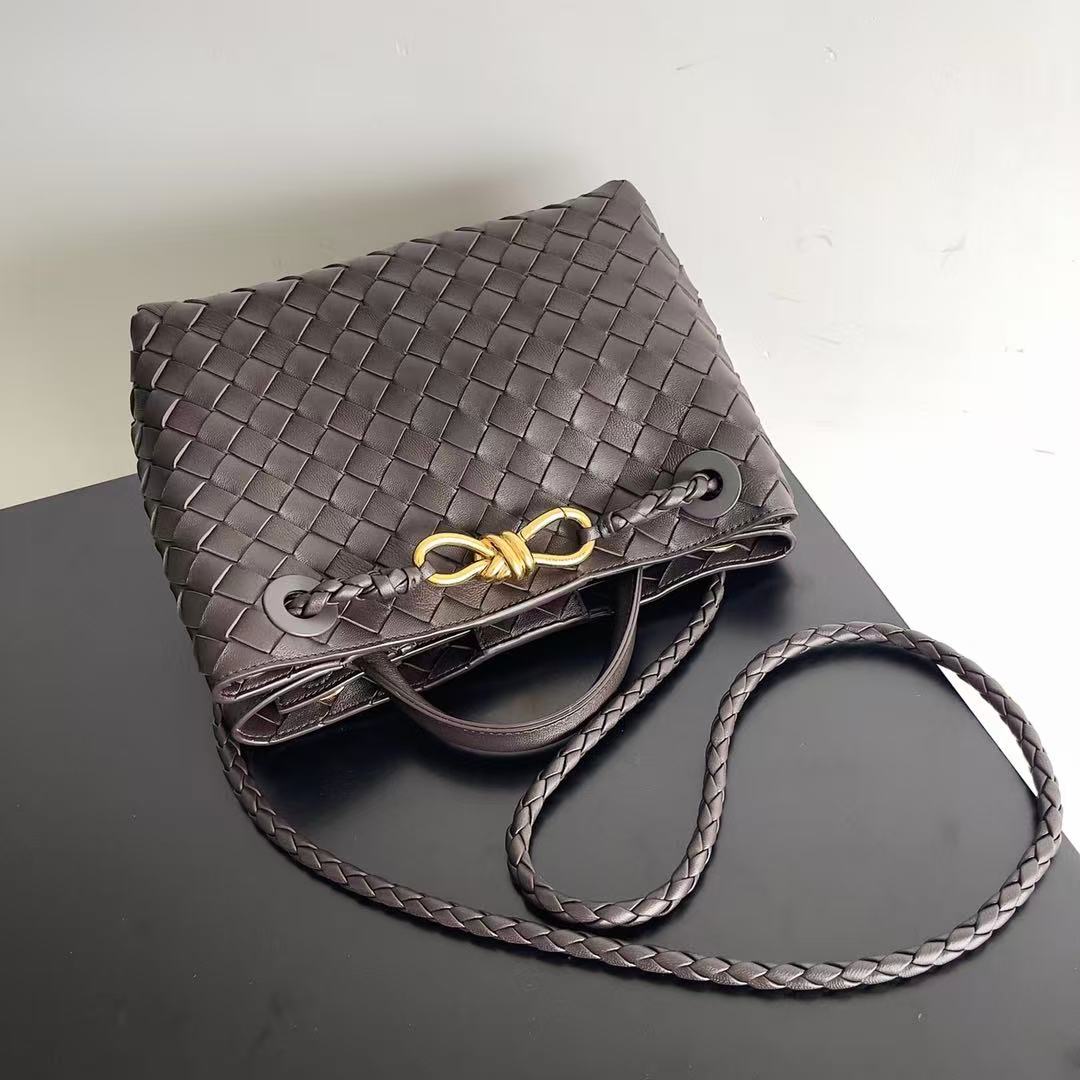 BV 26s Intrecciato Andiamo Small Fondant Leather 122046