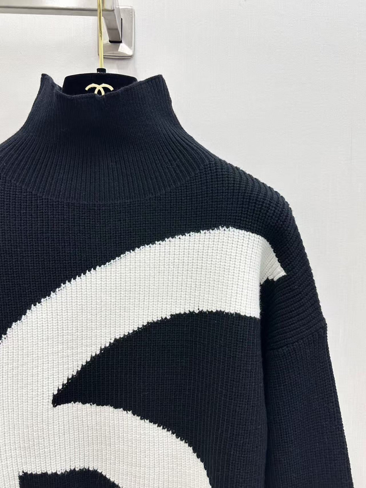 CC 26s Coco Neige Pullover Wool Cashmere Black Ecru 841935