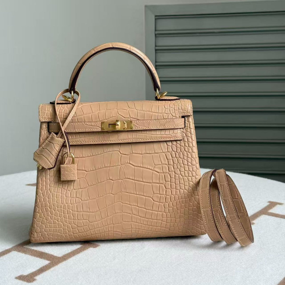 HM 26s Kelly 25 Beige Matte Alligator (15 days for production)
