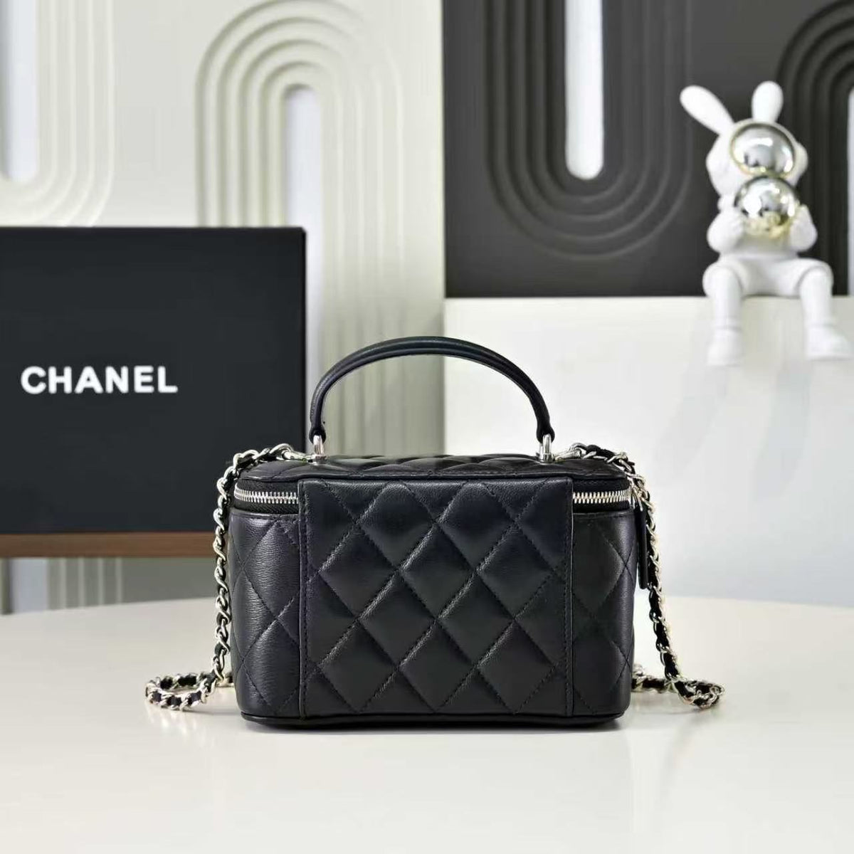 CC 26s Vanity Case 19cm Black Quilted Lambskin 286290