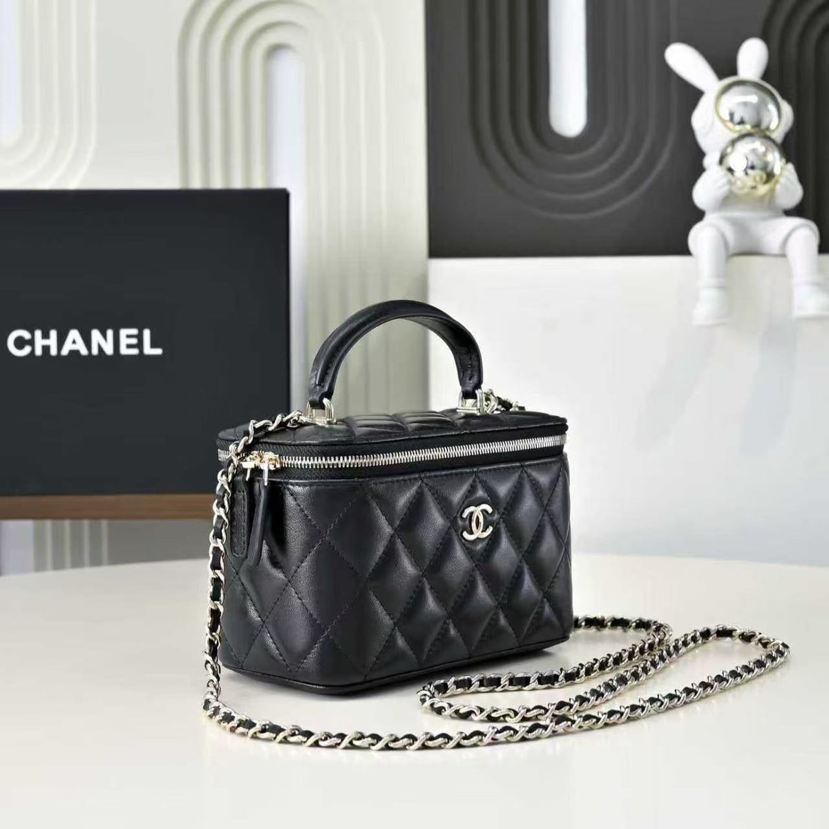 CC 26s Vanity Case 19cm Black Quilted Lambskin 286290