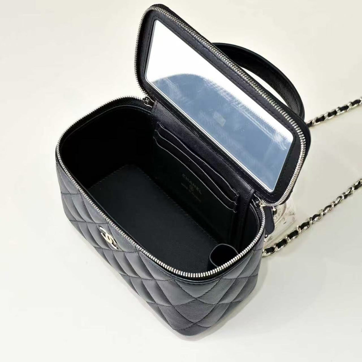CC 26s Vanity Case 19cm Black Quilted Lambskin 286290