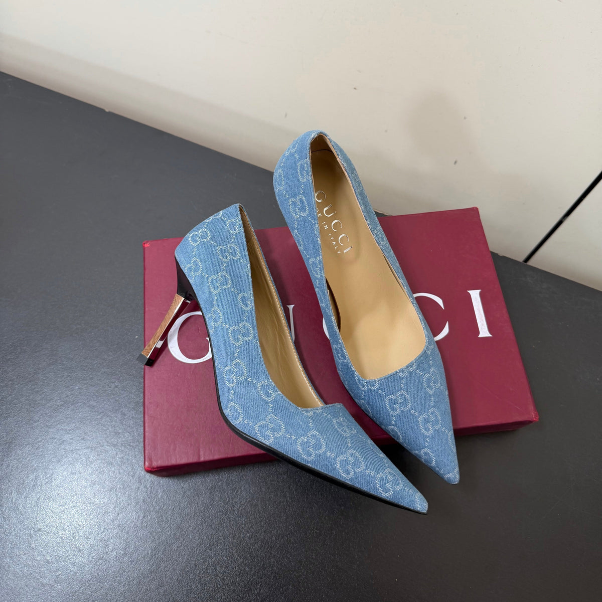 Gucci 26s Pointed Toe Pumps 8.5cm Light Blue Denim GG Monogram