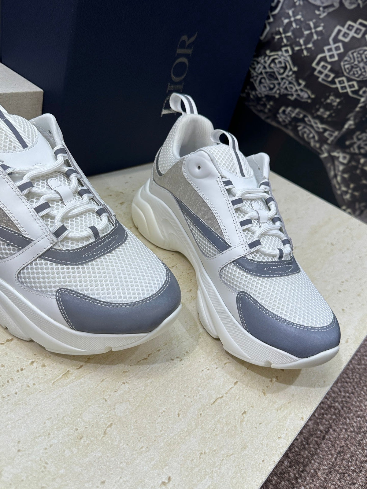CD 26s Men B22 Sneakers White Grey Oblique Jacquard Canvas 614925