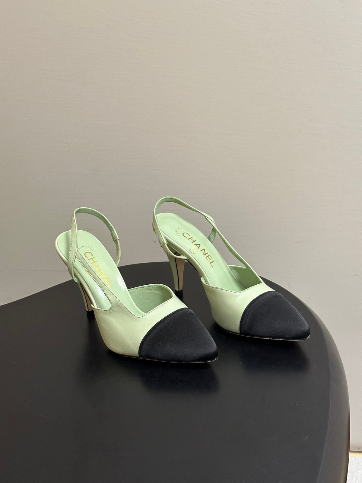 Chanel 26s Pointed Toe High Heel Slingbacks 8.5 Cm Pastel Green Lambskin Black Toe