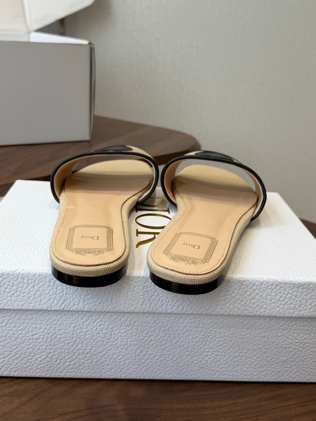 CD 26s D Badge Flat Slide Sandals Beige Canvas And Black Calfskin 618492