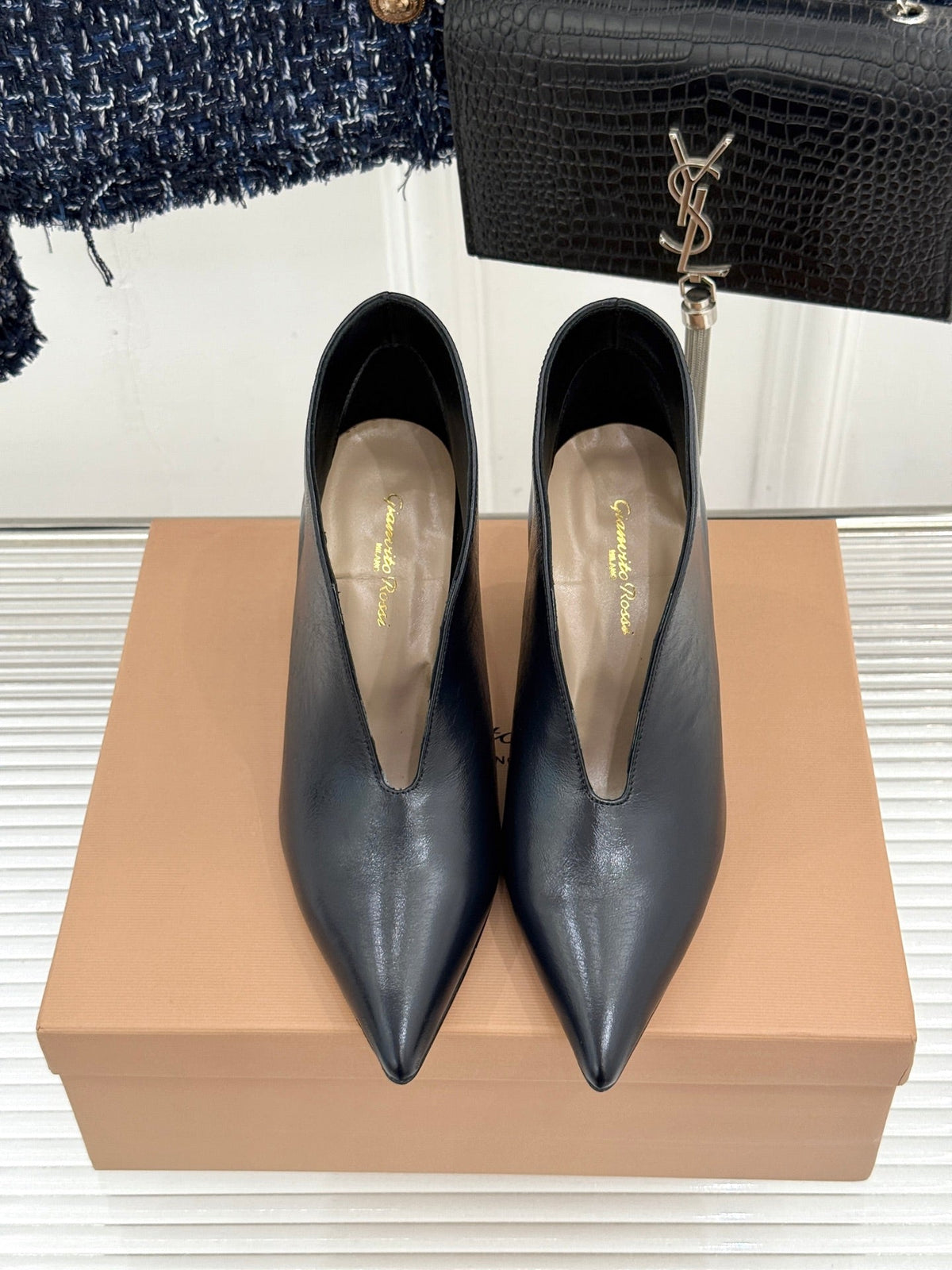 GR 26s Vania Pumps 9cm Black Crinkled Leather 175084