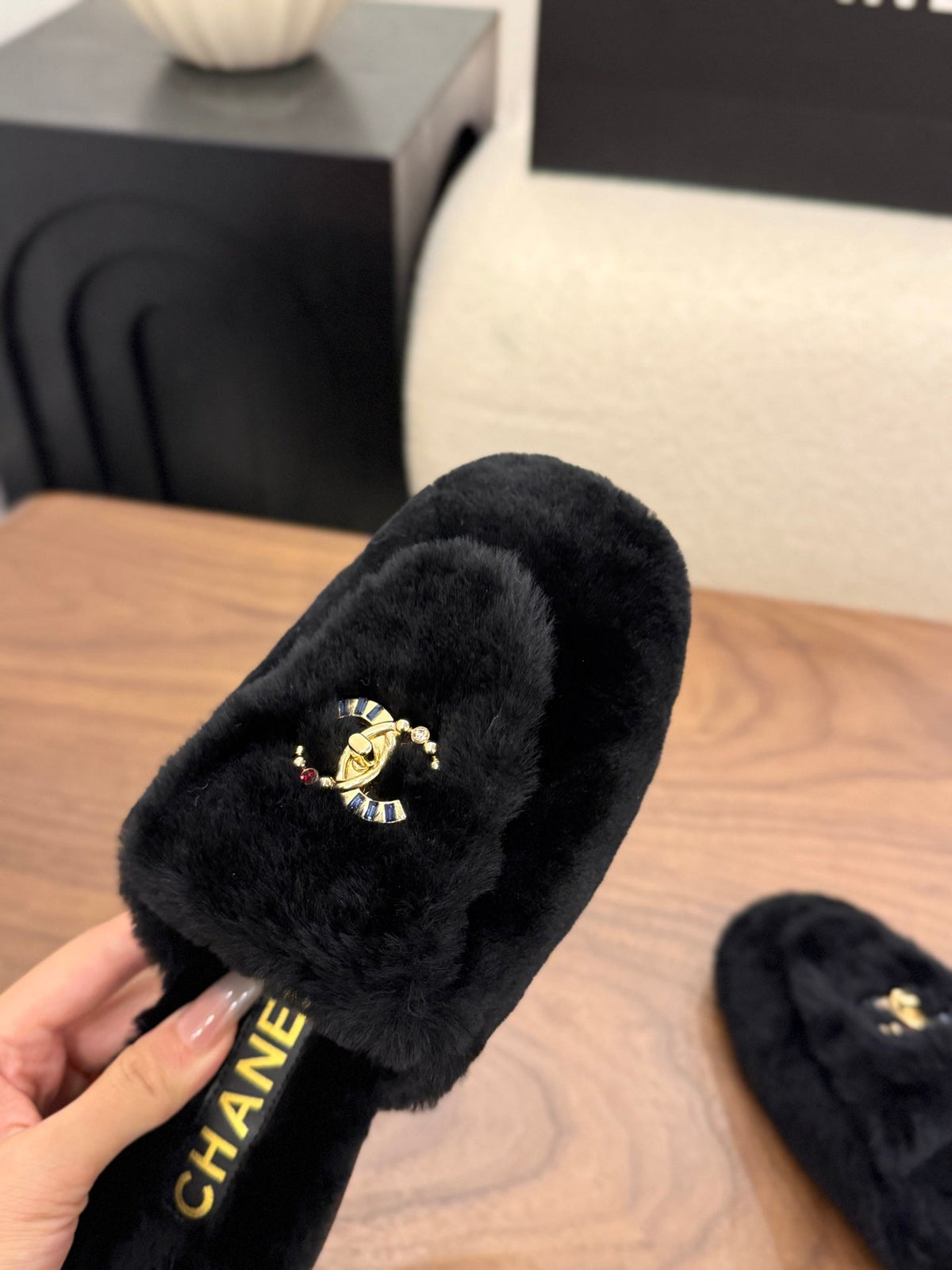 Chanel 2026 CC Logo Mule Fur 173422