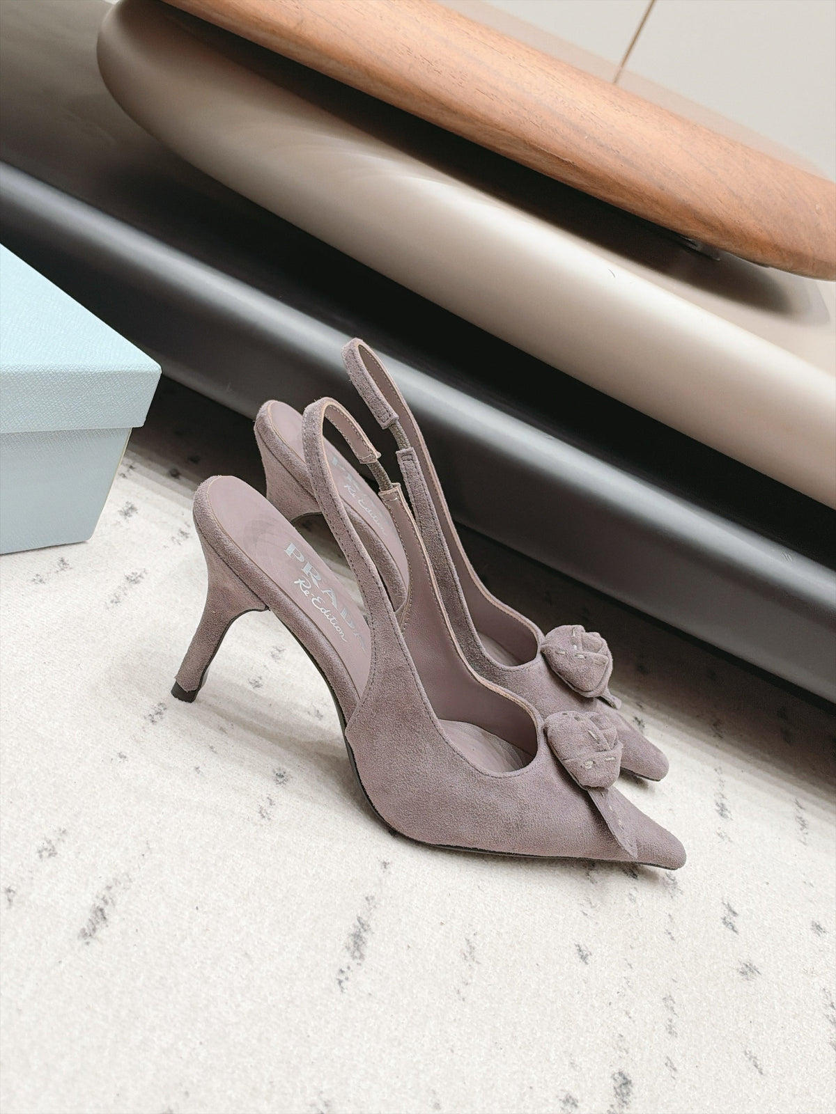 Prada 2026 Rosette Pointed-Toe Shoe 80mm Suede Leather 176075