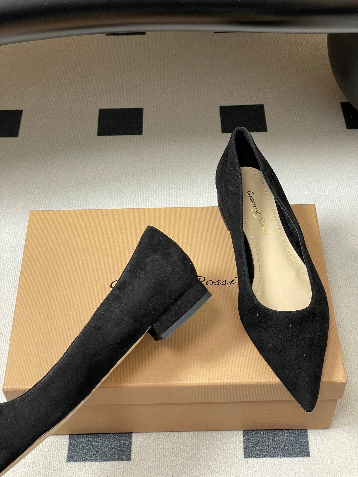 GR 26s Flats Black Suede 164793