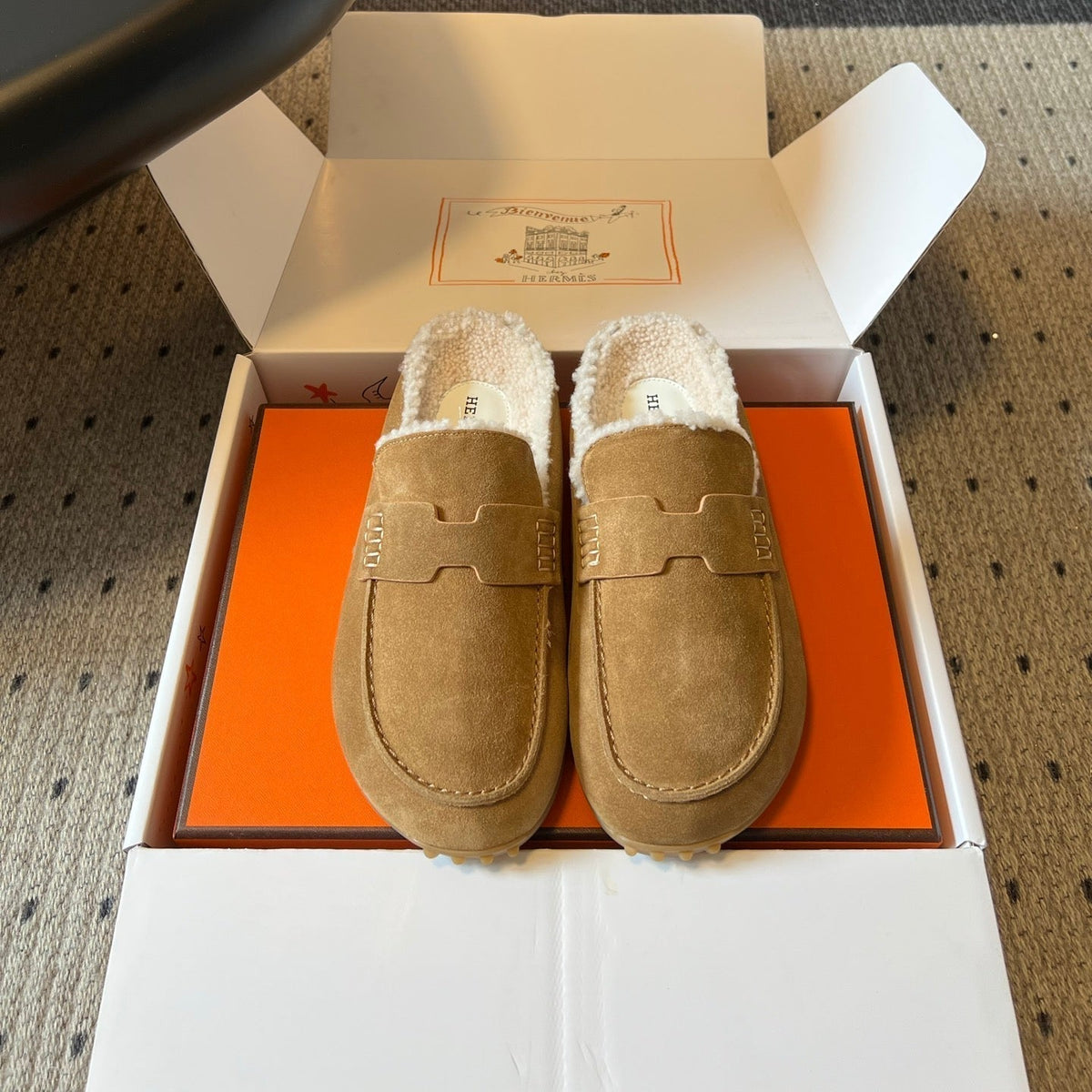HM 26S Destin Mules Camel Brown Suede