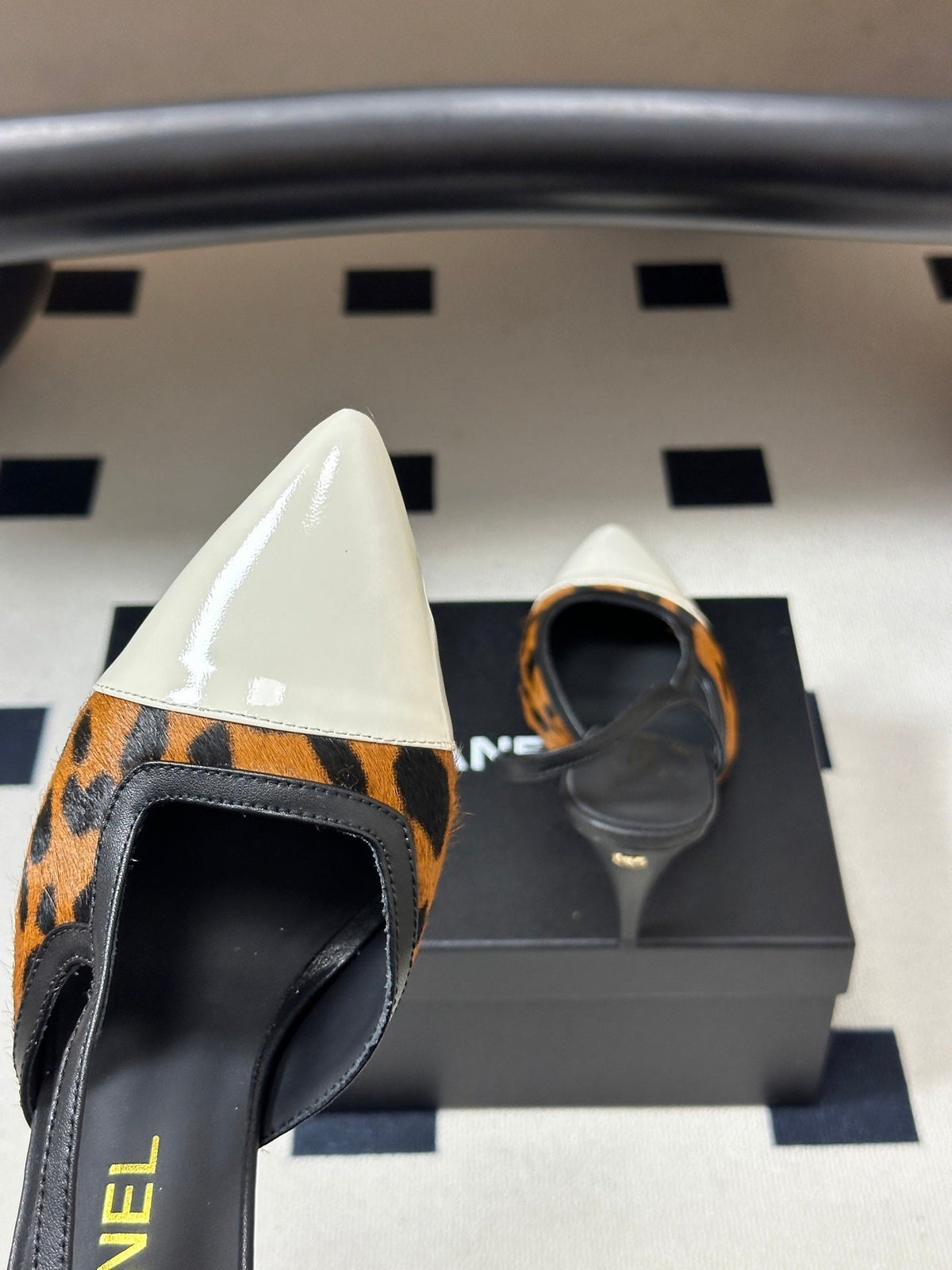Chanel 26s Pointed Toe High Heel Slingbacks 8.5 Cm Brown Pony Hair White Toe