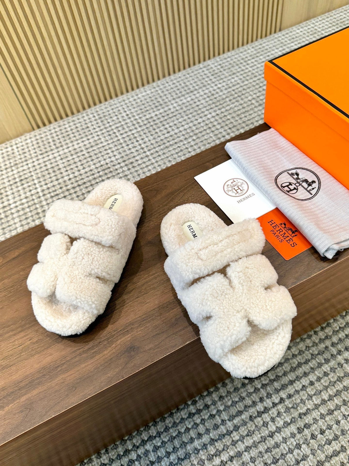 HM 26s Chypre Sandals Ecru Shearling 175168