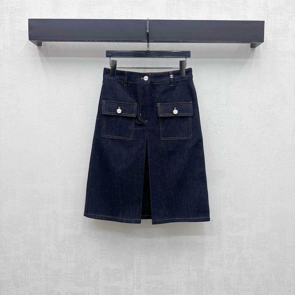 CC 26FW High-Waisted Slit Denim Skirt Double-C Pocket Detail Blue Cotton 441481