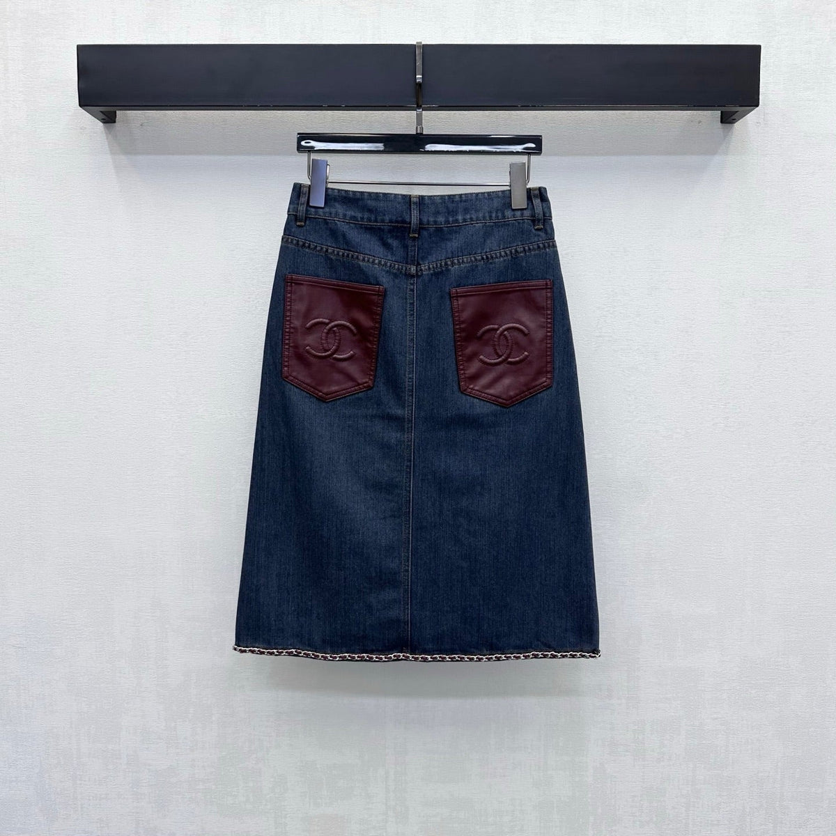 CC 26FW High-Waisted Slit Denim Midi Skirt Chain Trim Blue Cotton 441472