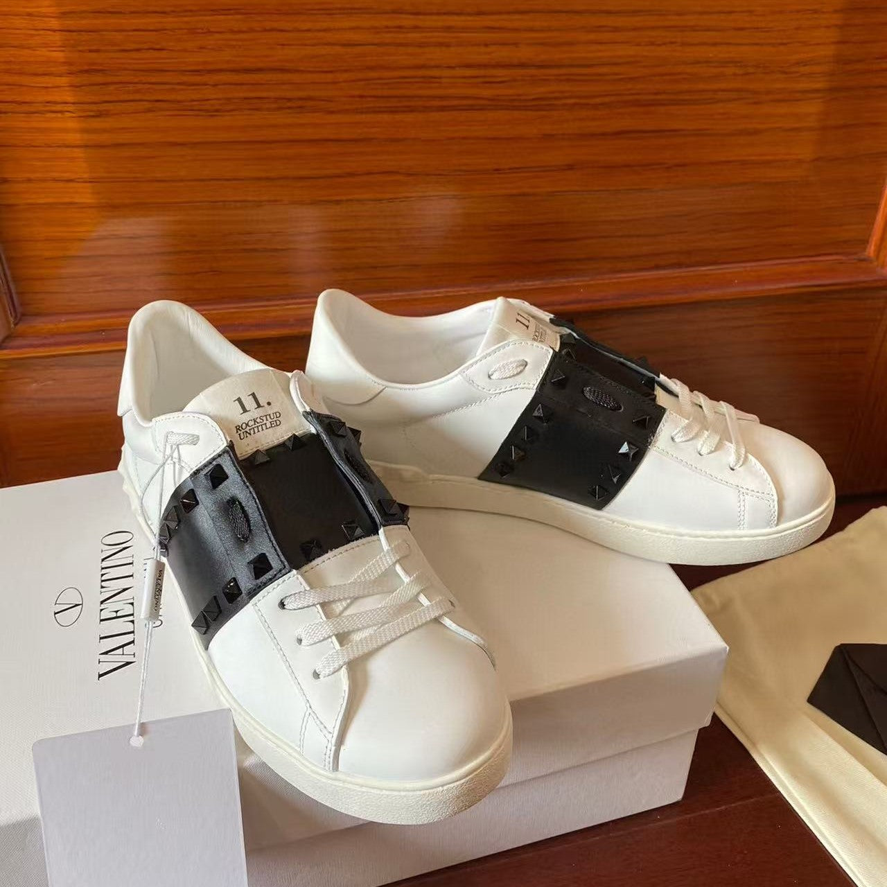 VT Rockstud Untitled Sneakers Black White Leather