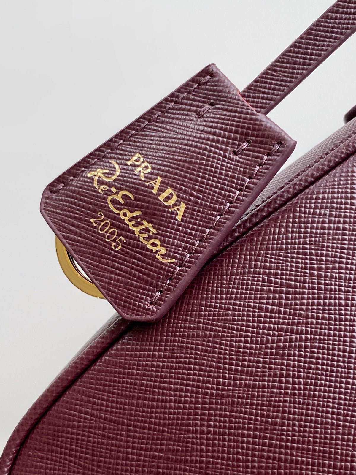 Prada 2026 Re-Edition Saffiano Shoulder Bag 22cm Leather