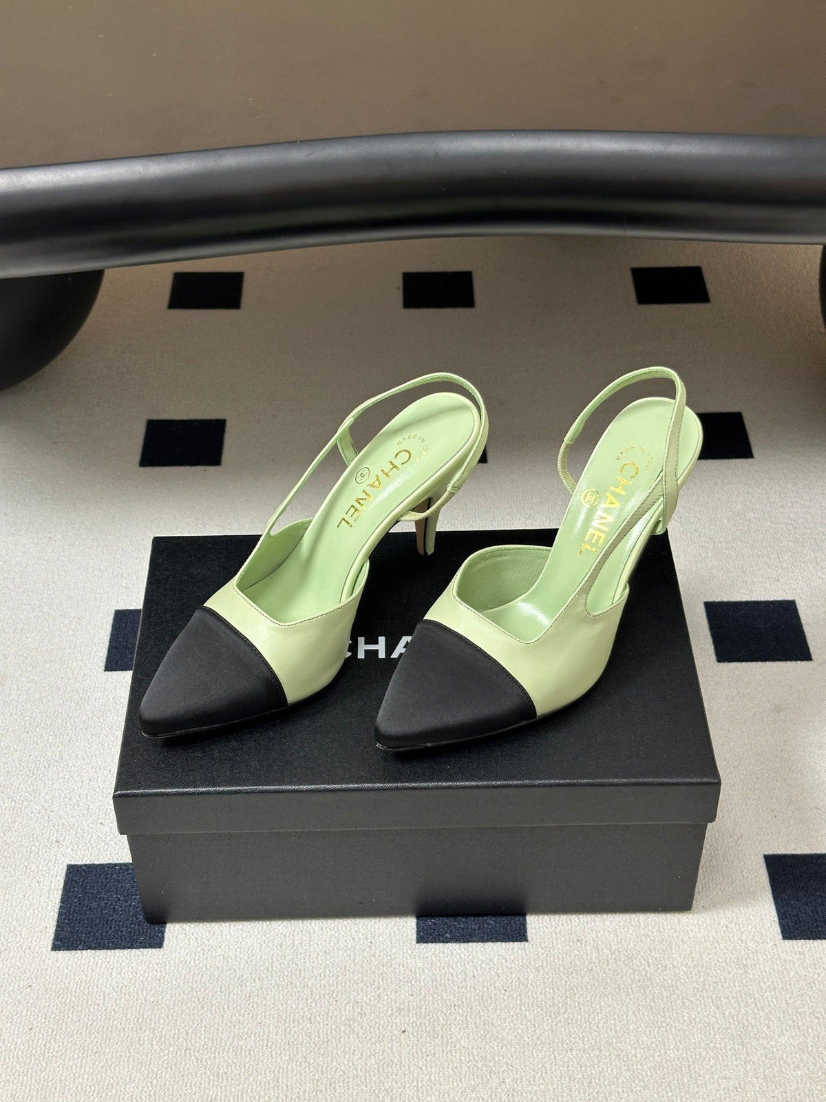 Chanel 26s Pointed Toe High Heel Slingbacks 8.5 Cm Pastel Green Lambskin Black Toe
