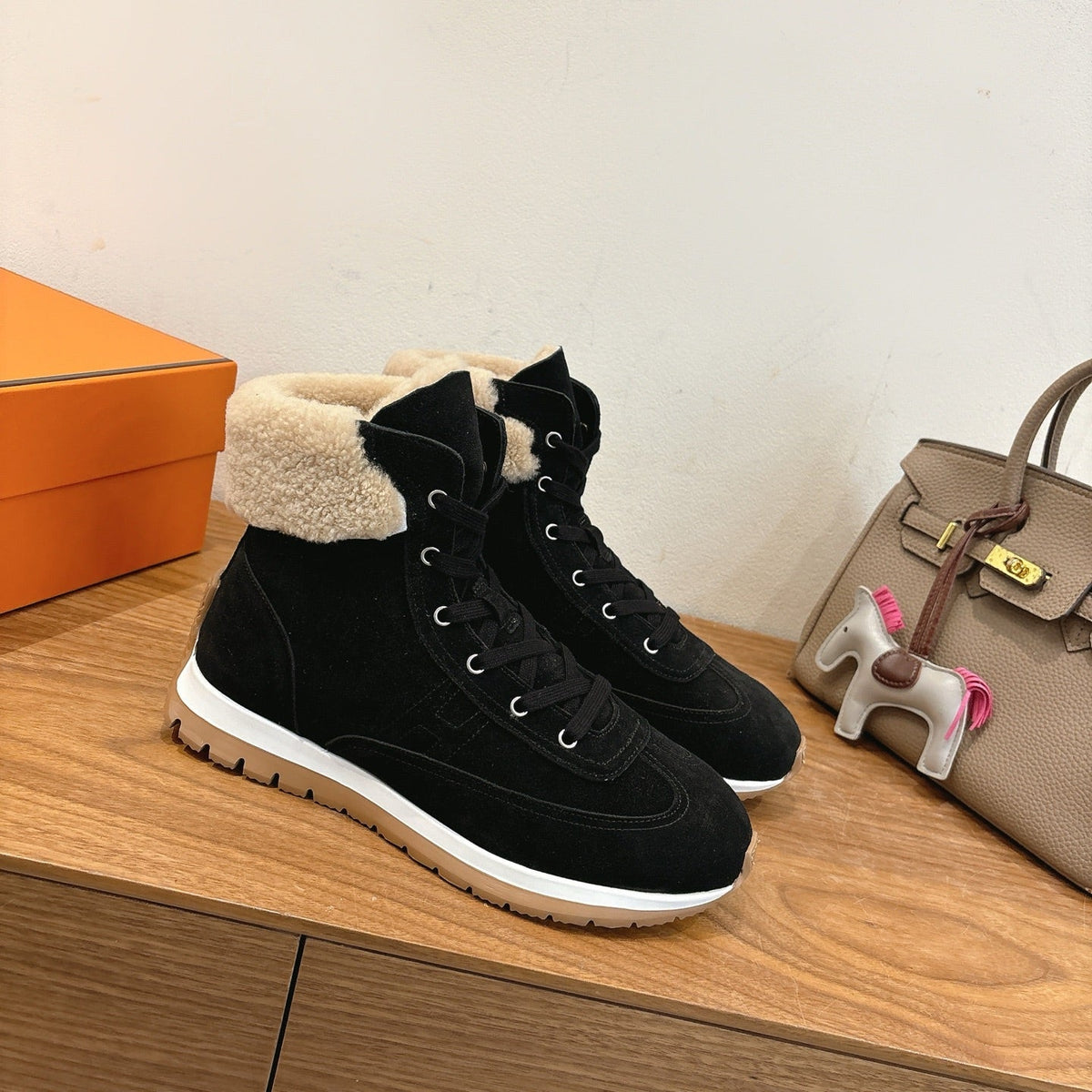 HM 26S Fur-Lined High Top Sneakers Black Suede