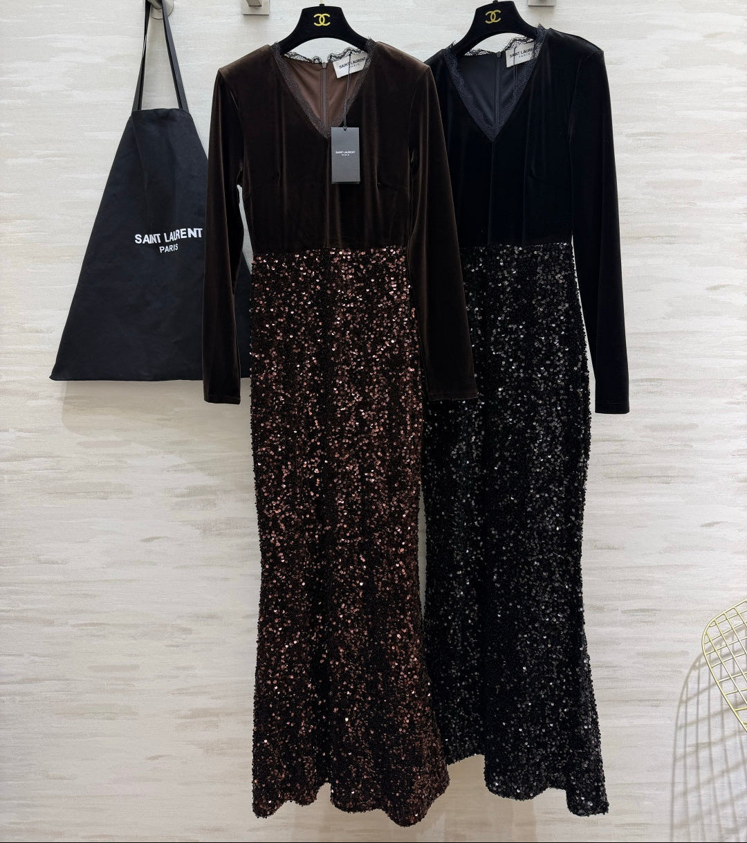 YSL 26FW Sequin-Embellished Mermaid Gown Lace V-Neck Long Sleeves Velvet 441667