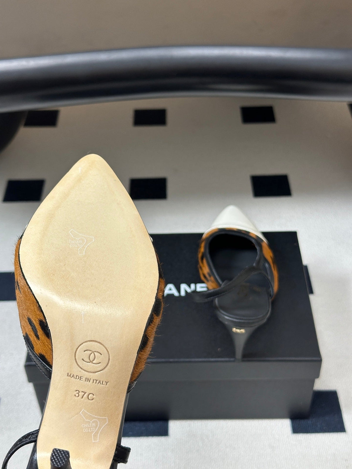 Chanel 26s Pointed Toe High Heel Slingbacks 8.5 Cm Brown Pony Hair White Toe