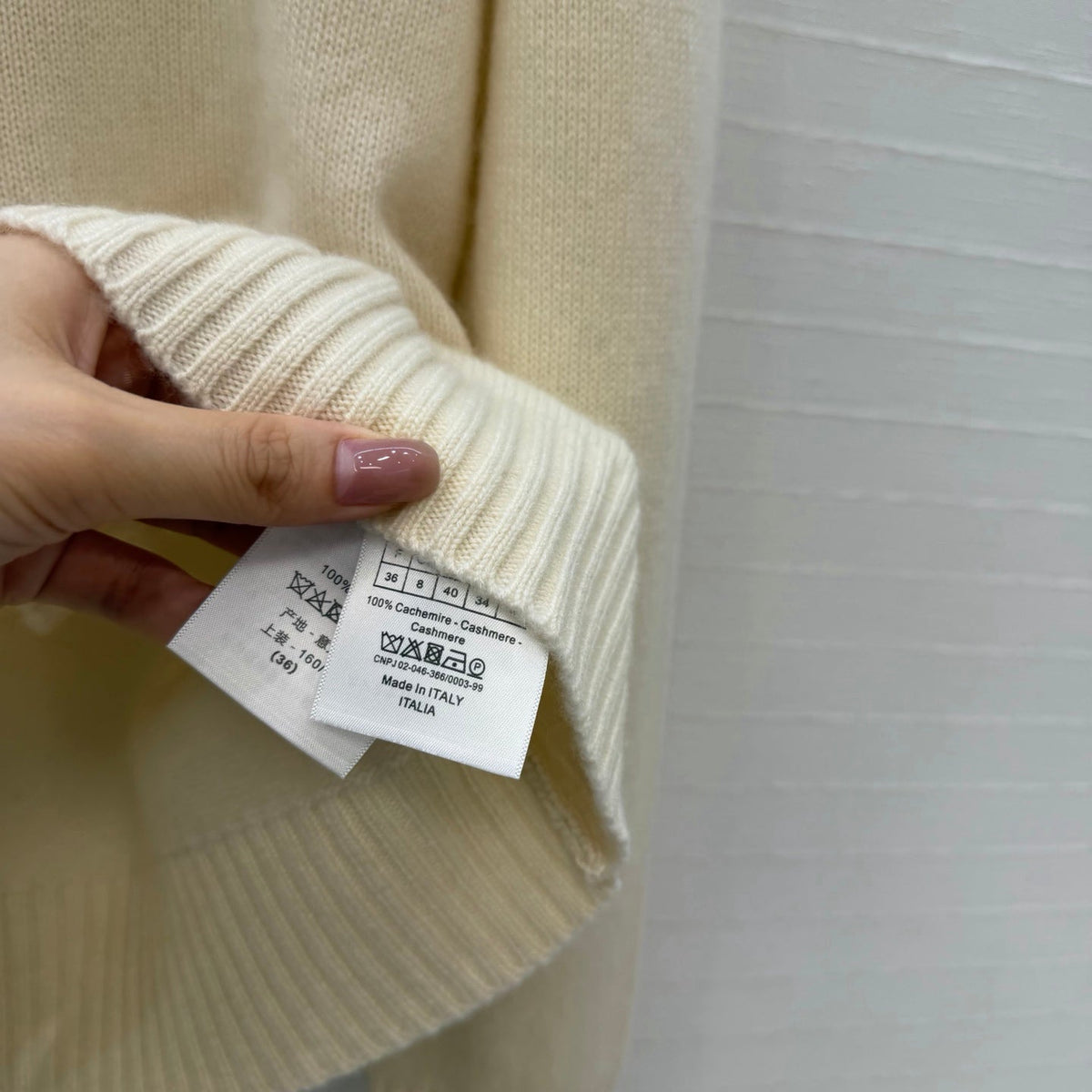 CD 26FW Round-Neck Button-Up Cardigan Embroidered Detail Cream Cashmere 443314