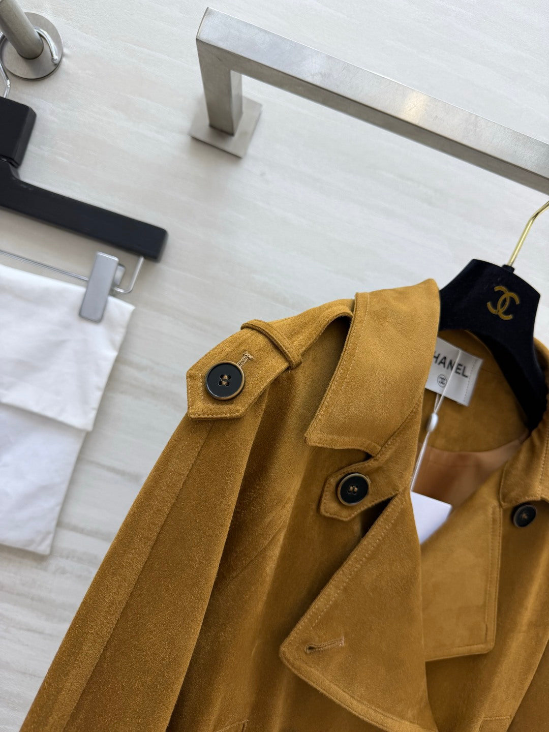 CC 26FW Cropped Double-Breasted Trench Jacket Epaulets Belted Waist Caramel Suede 441613