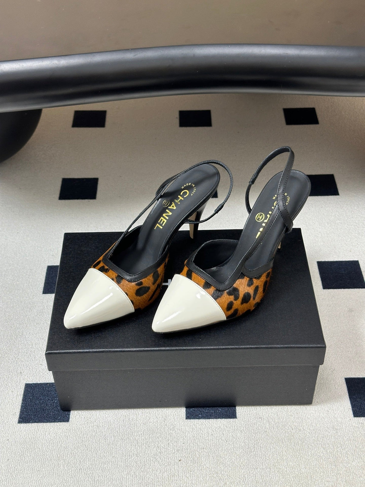 Chanel 26s Pointed Toe High Heel Slingbacks 8.5 Cm Brown Pony Hair White Toe