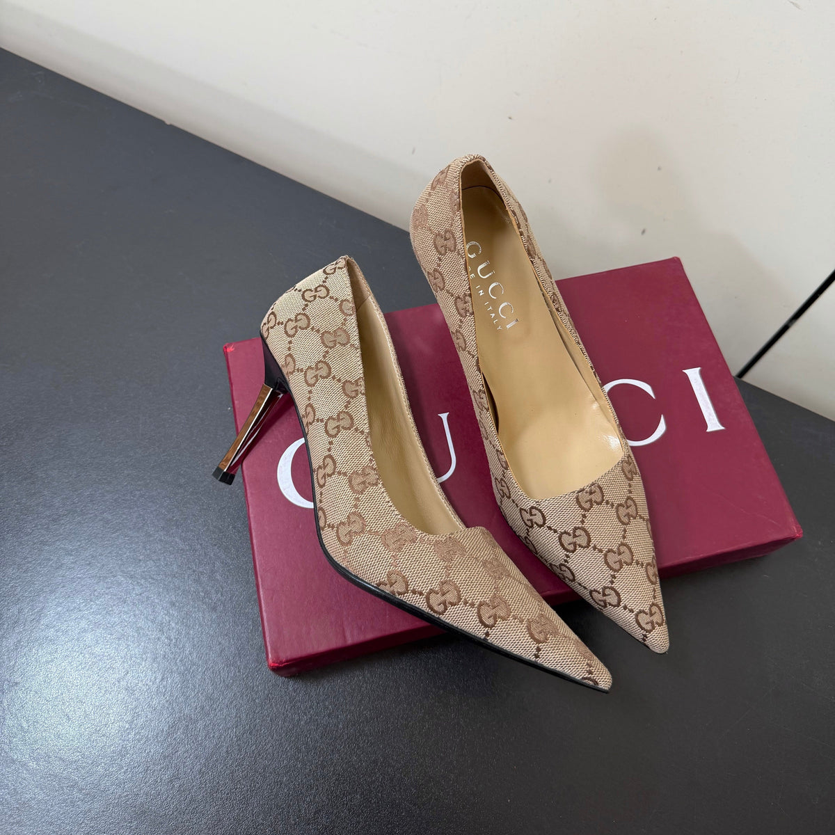 Gucci 26s Pointed Toe Pumps 8.5cm Beige Brown Canvas GG Monogram