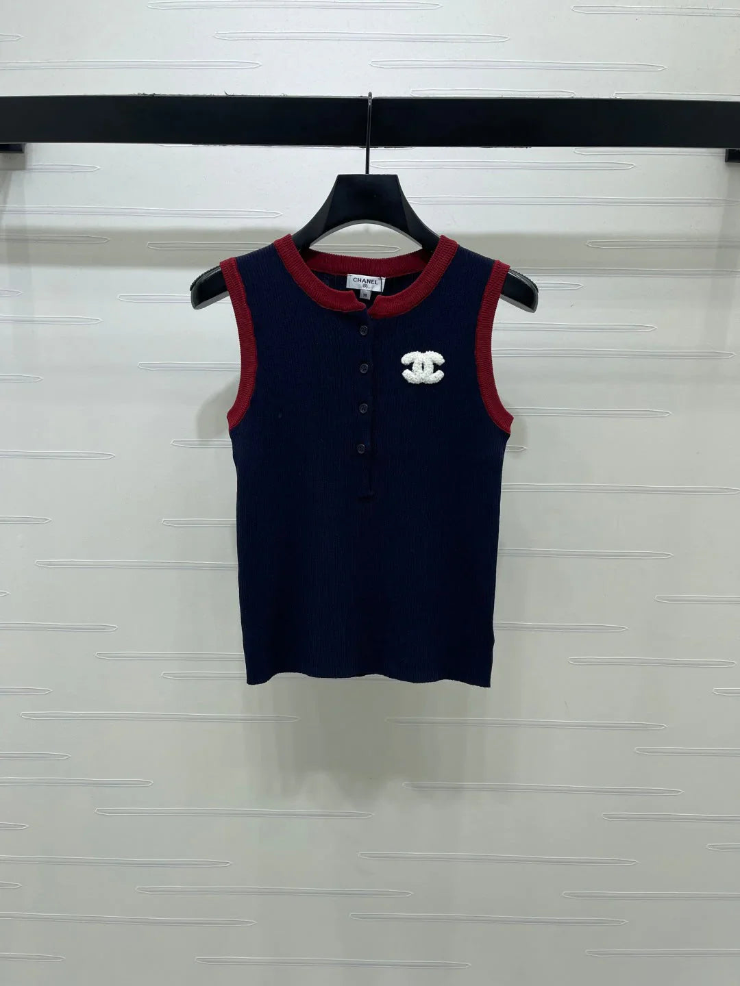 Chanel 2026 Color-blocked Crew Neck Knit Vest Wool 390665
