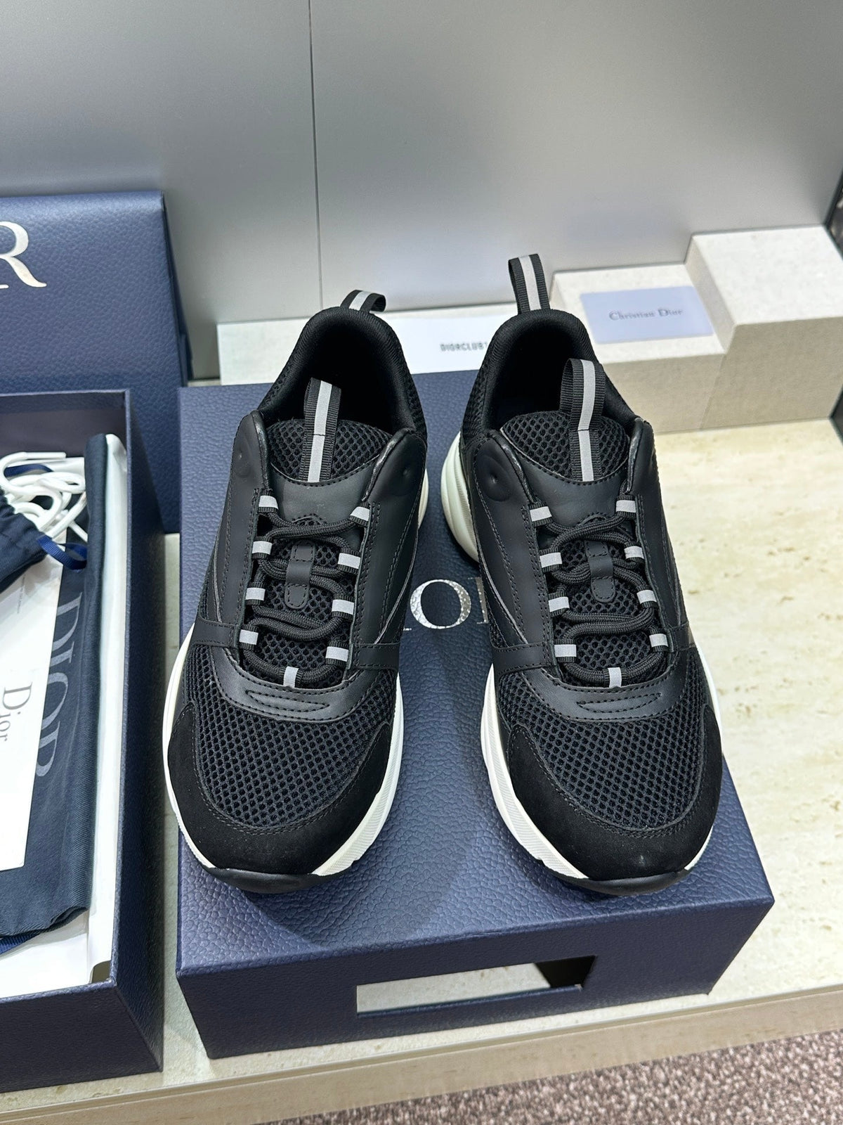 CD 26s Men B22 Sneakers Black Mesh White Sole 539182
