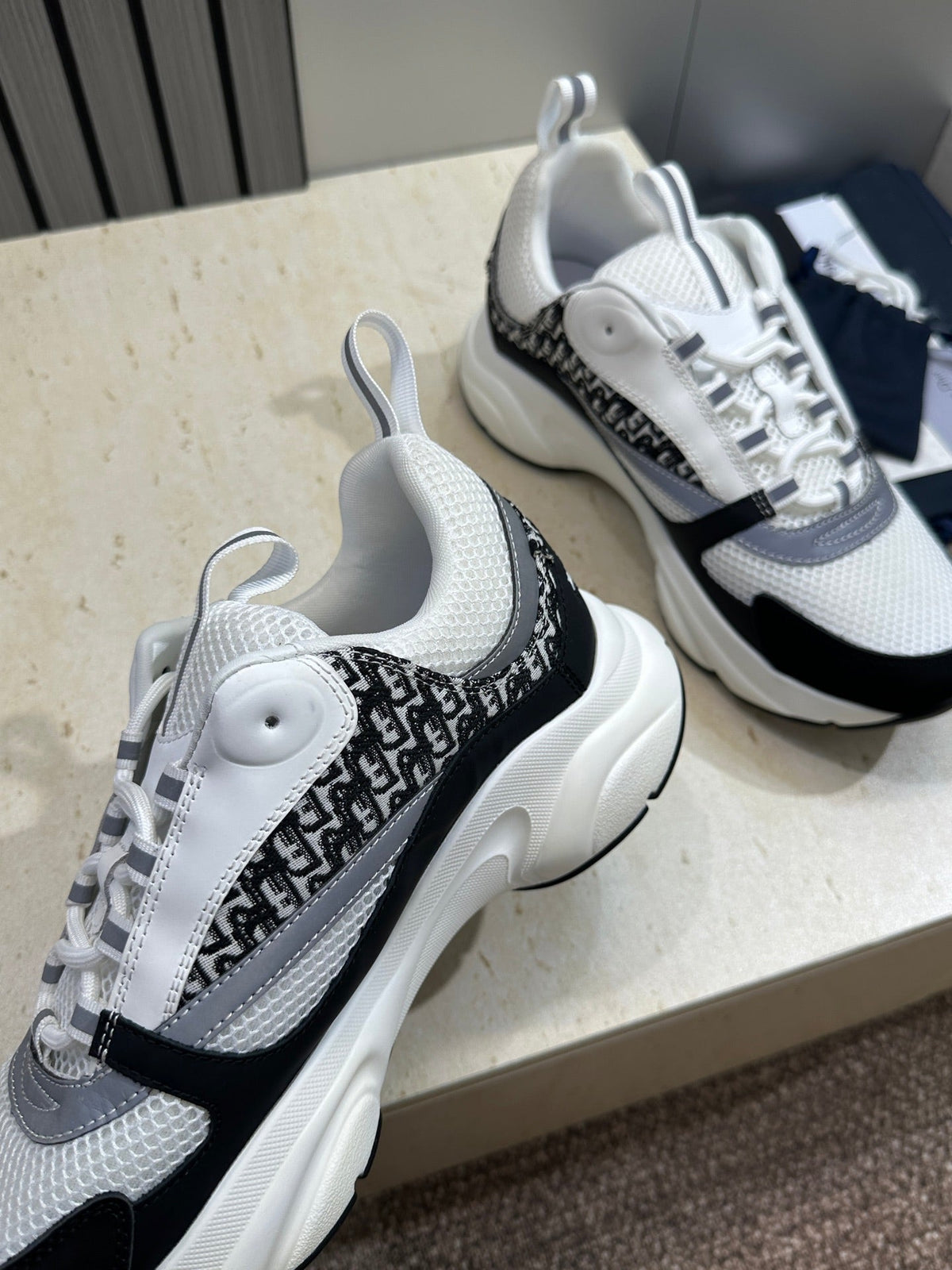 CD 26s Men B22 Sneakers Black White Oblique Jacquard Canvas 481952