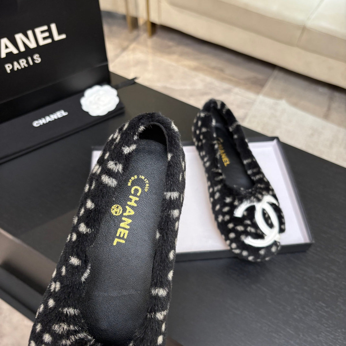 CC 26K Ballet Flats CC Logo White Black Shearling 140058