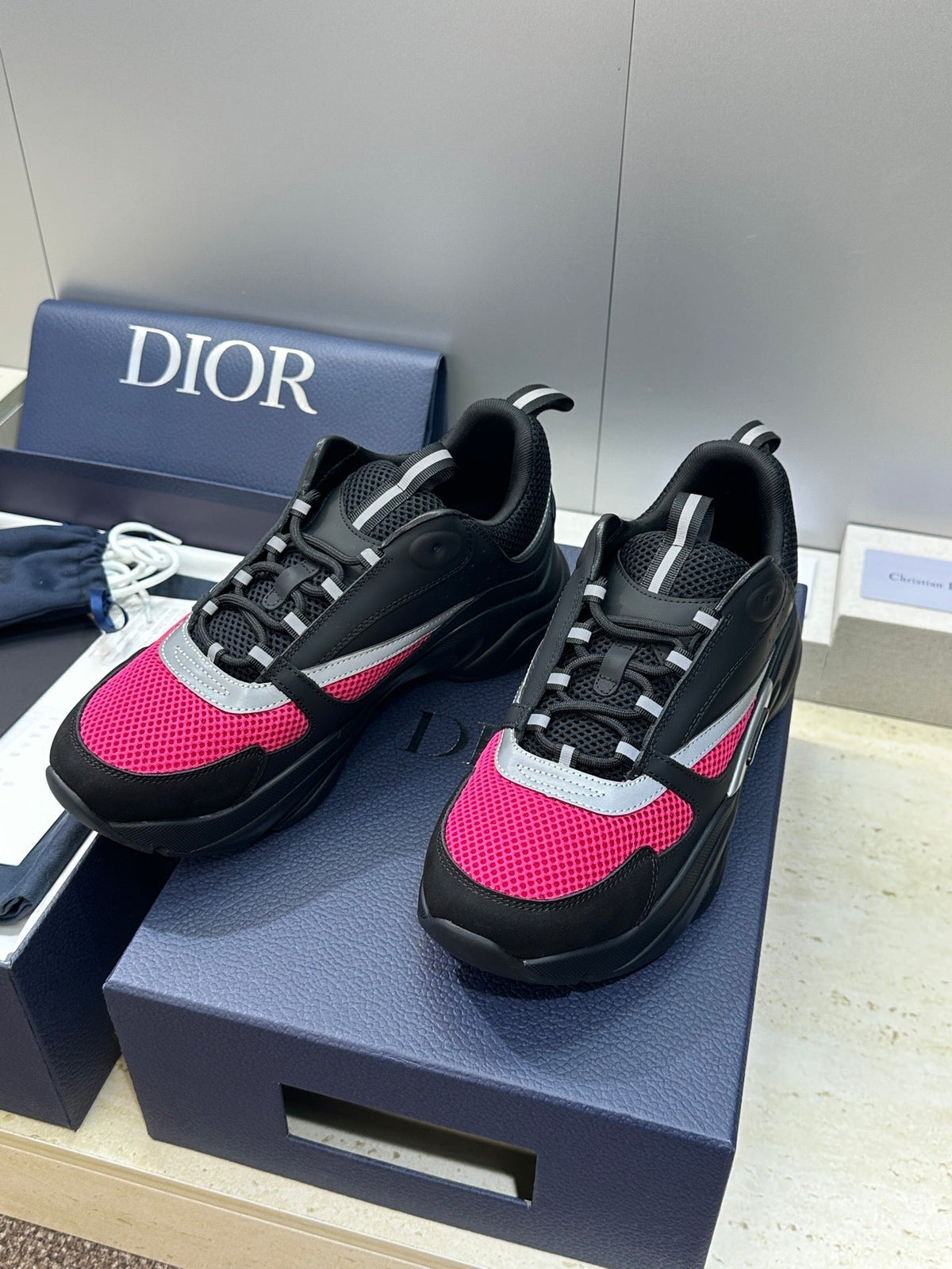 CD 26s Men B22 Sneakers Black Hot Pink Mesh 519482