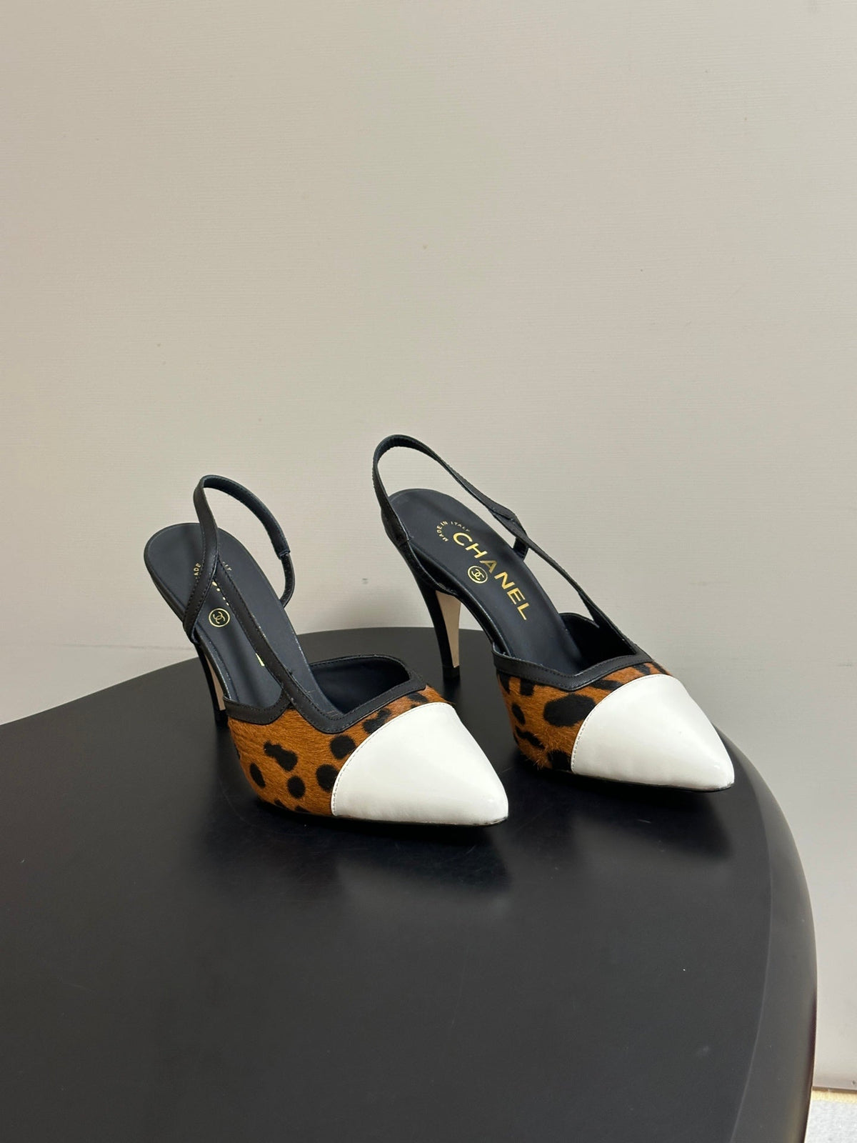 Chanel 26s Pointed Toe High Heel Slingbacks 8.5 Cm Brown Pony Hair White Toe