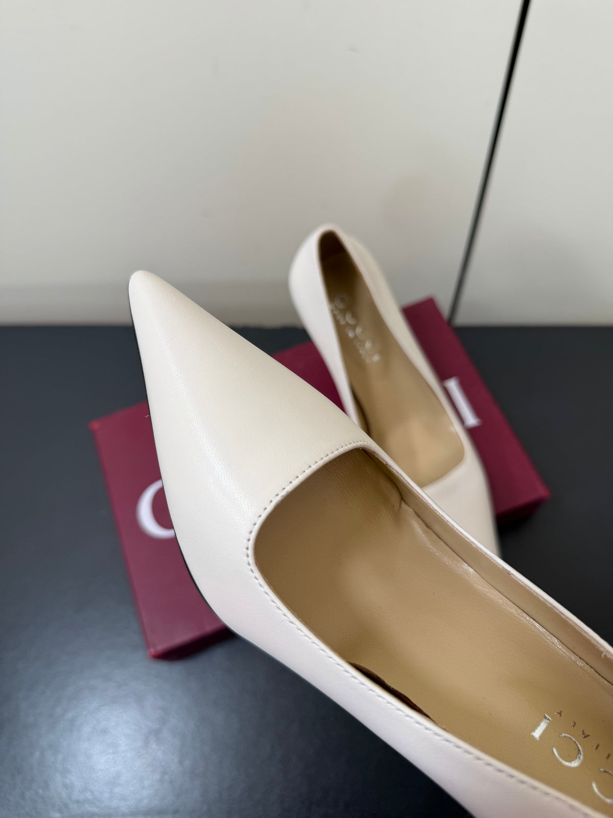Gucci 26s Pointed Toe Pumps 8.5cm White Calfskin